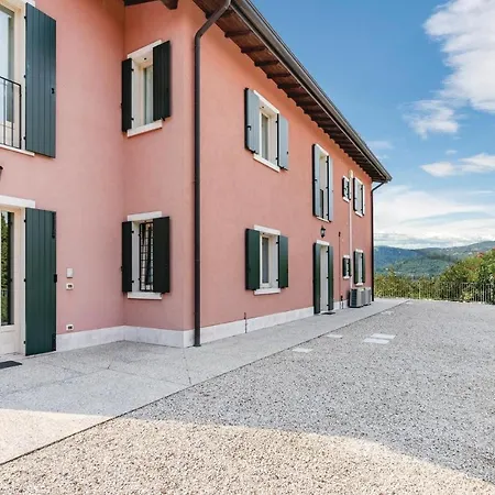 Capre 1 Apartment